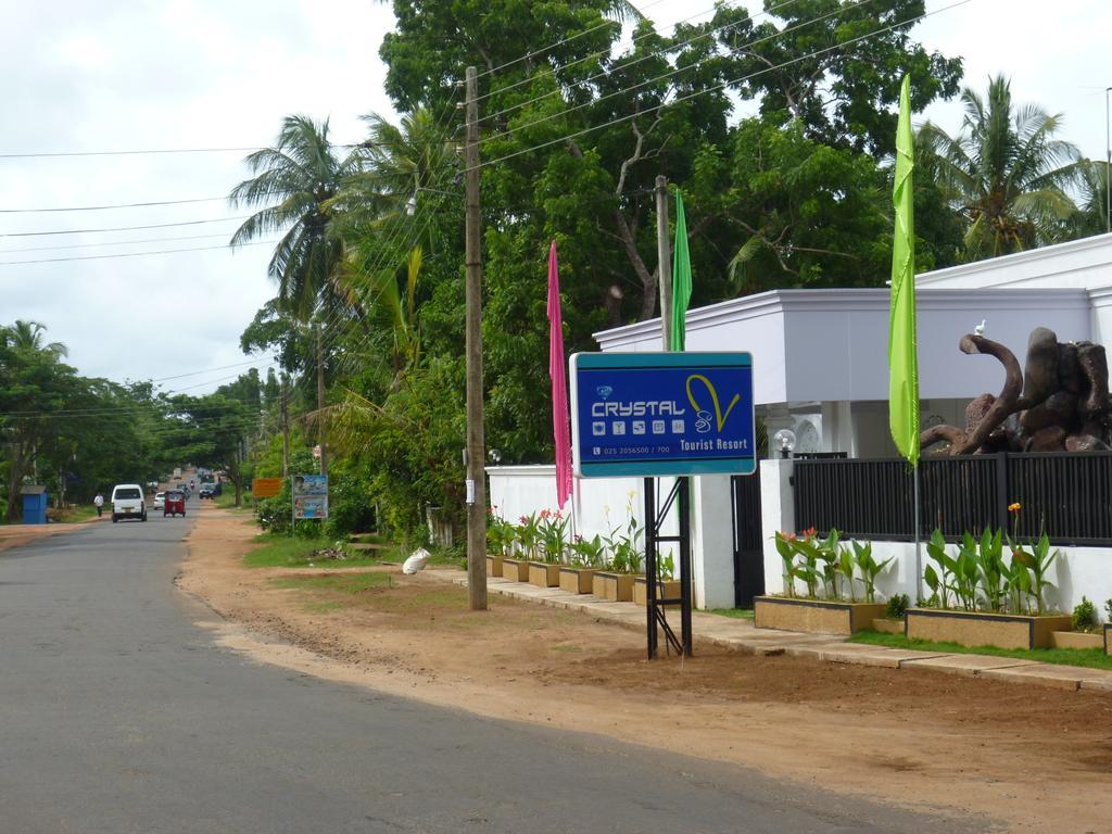 Crystal V Tourist Resort Anuradhapura Eksteriør billede
